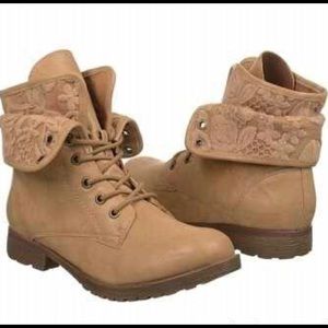 Light Tan Spraypaint Lace Up boots.